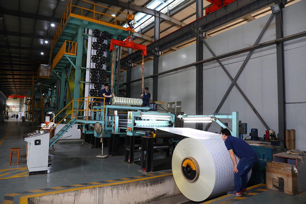 What are the advantages of color coated aluminum coil